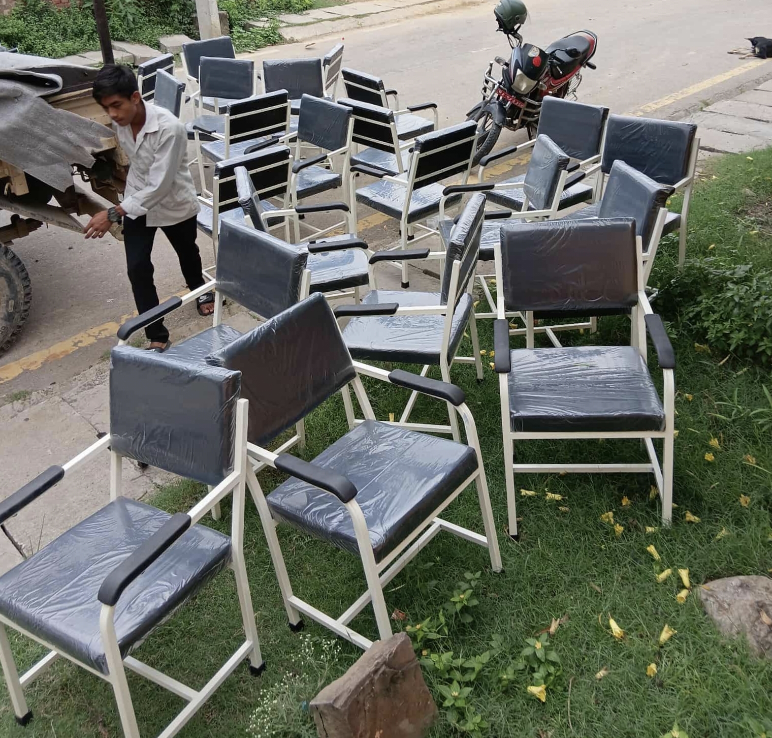 नेपालगञ्जको ऐतिहासिक सरस्वती संगीतालयलाई मेयर विष्टको सहयोग