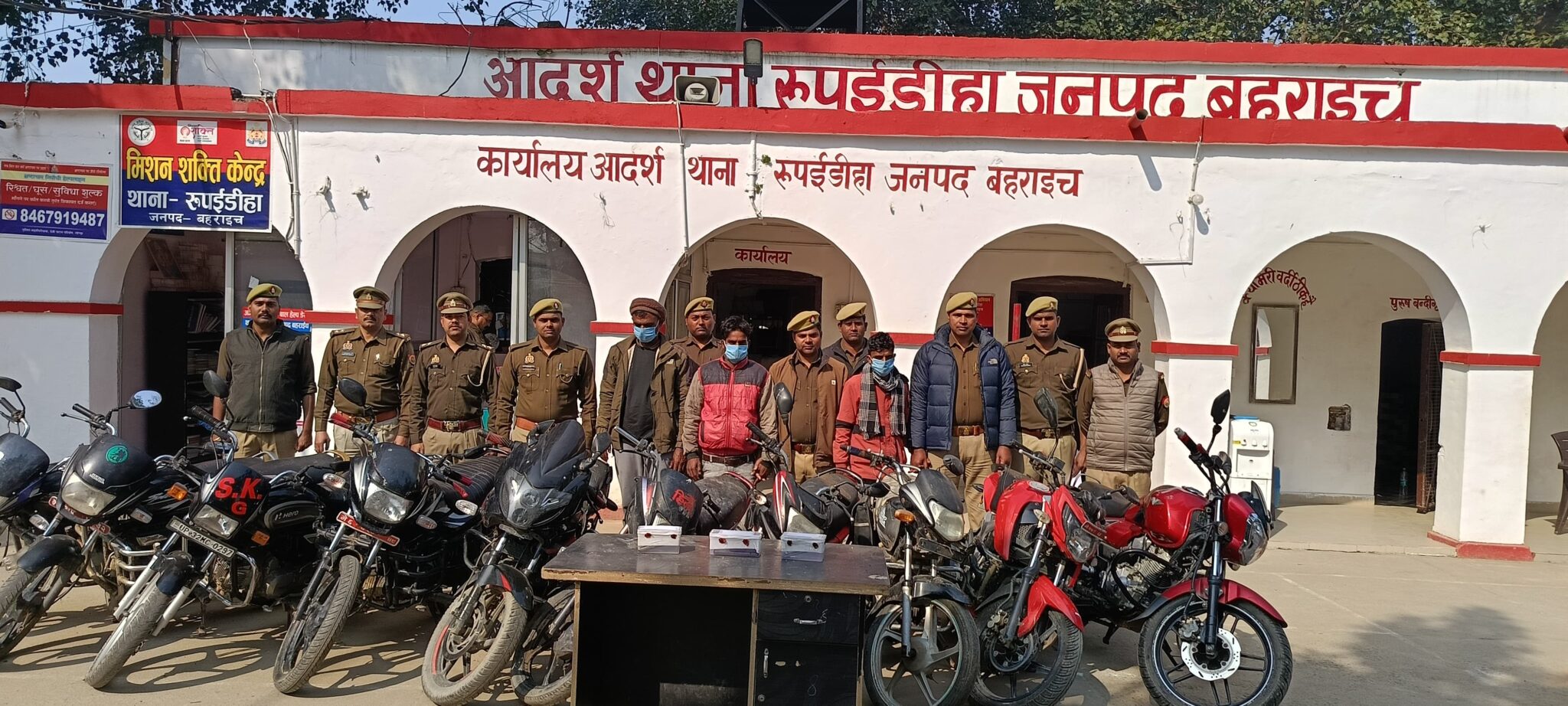 रूपईडीहा : मोटरसाइकल चोरीमा संलग्न तीन जना पक्राउ १० वटा चोरीका मोटरसाइकल बरामद