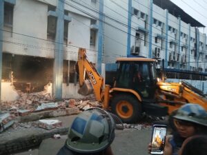 बिहानैदेखि चल्यो डोजर , अतिक्रमित संरचना धमाधम भत्काइँदै